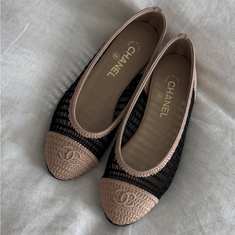 Chanel Black and Beige Raffia Flats | BNIB | Size 37, 38, 38.5
